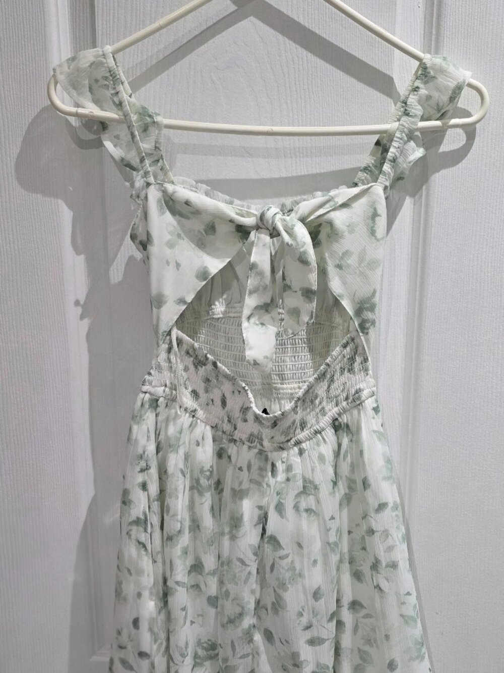 Hollister Saidie Chiffon Flutter Sleeve Mini Dress - Picture 4 of 7